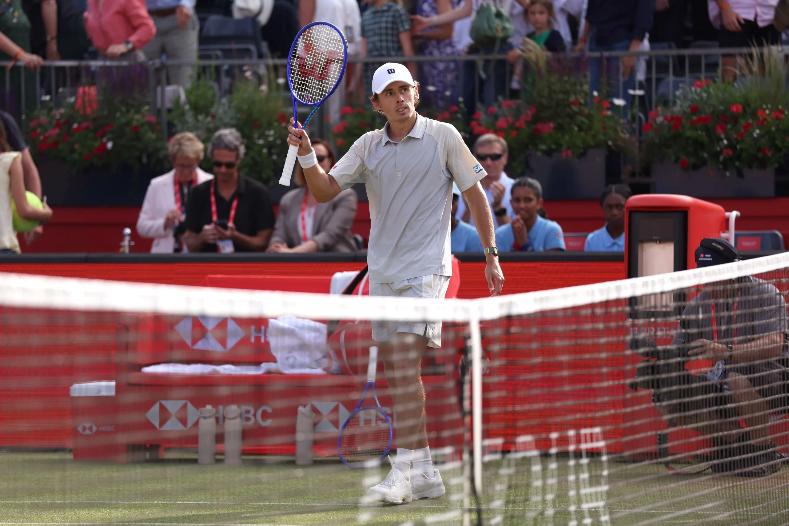 De Minaur Sends Wimbledon Warning with Dominant Queen’s Club Display