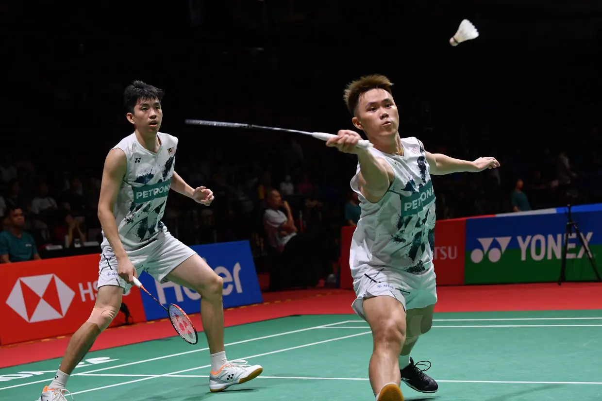 Man Wei Chong Defies Odds, Competing with Serious Knee Injuries