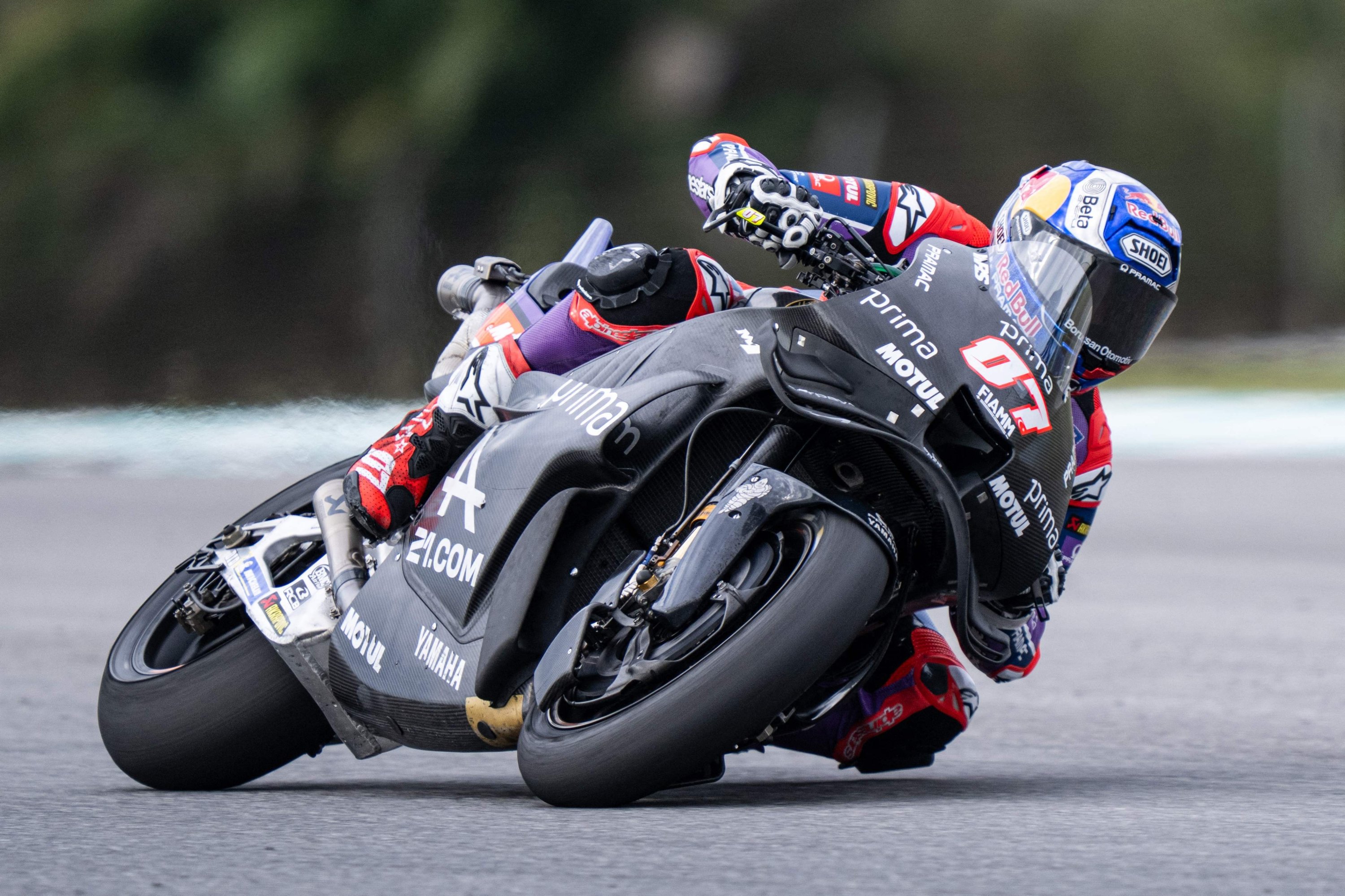 MotoGP Fans Applaud Miller and Razgatlıoğlu After Thrilling Show Run in Kuala Lumpur