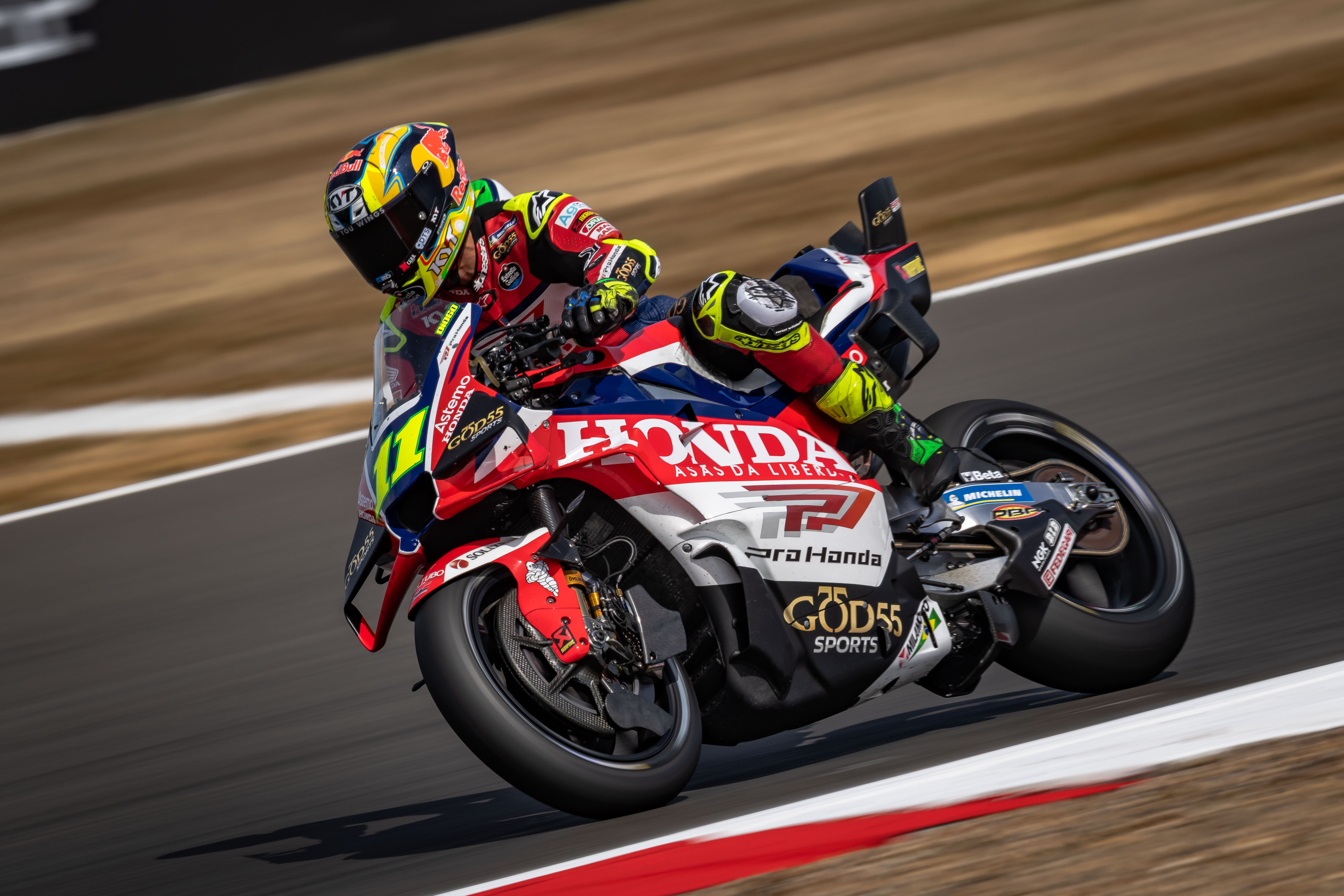 Diogo Moreira Battles Back to 10th in Silverstone Saturday Sprint