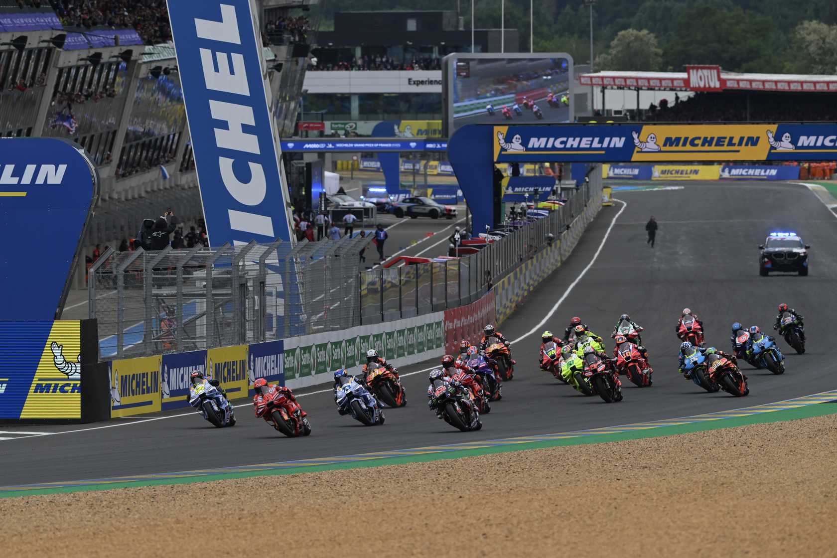 MotoGP 2027 Overhaul Sparks Early Development Race and Contract Tensions
