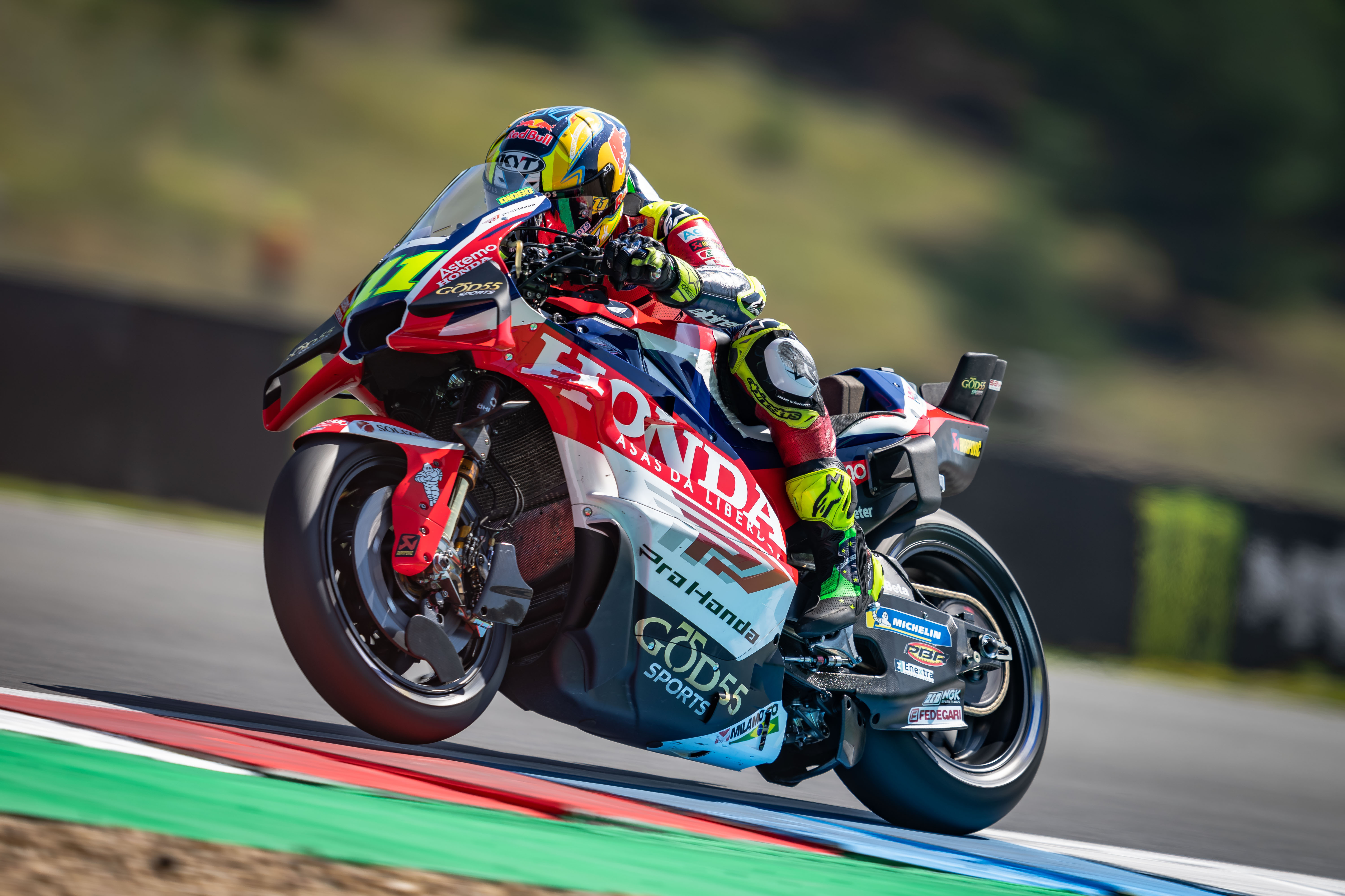 Diogo Moreira's Podium Charge Ends Early After First-Lap Crash in Brno Sprint