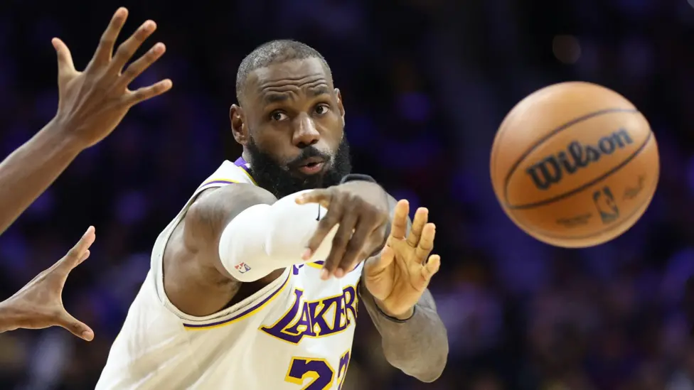 LeBron’s Late Surge, Doncic’s Triple-Double Lift Lakers Past Sixers