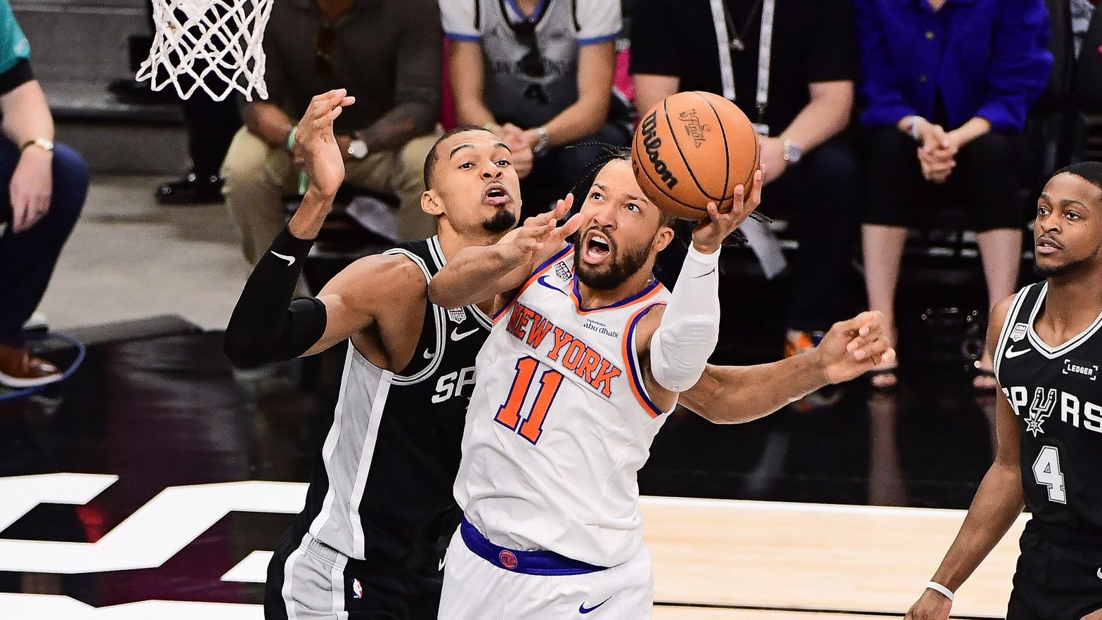 Brunson Drops 30 as Knicks Stun Spurs 105-95 in Game 1 Comeback, Take Finals Lead
