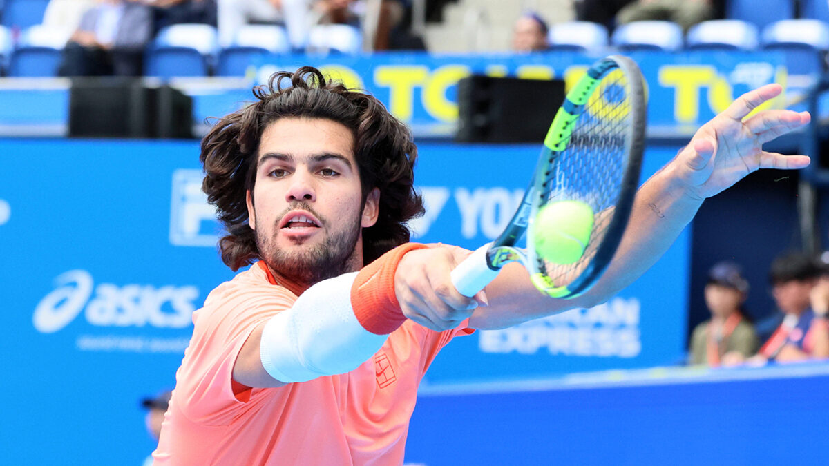 Alcaraz Saves Four Set Points to Escape Arnaldi in Tokyo