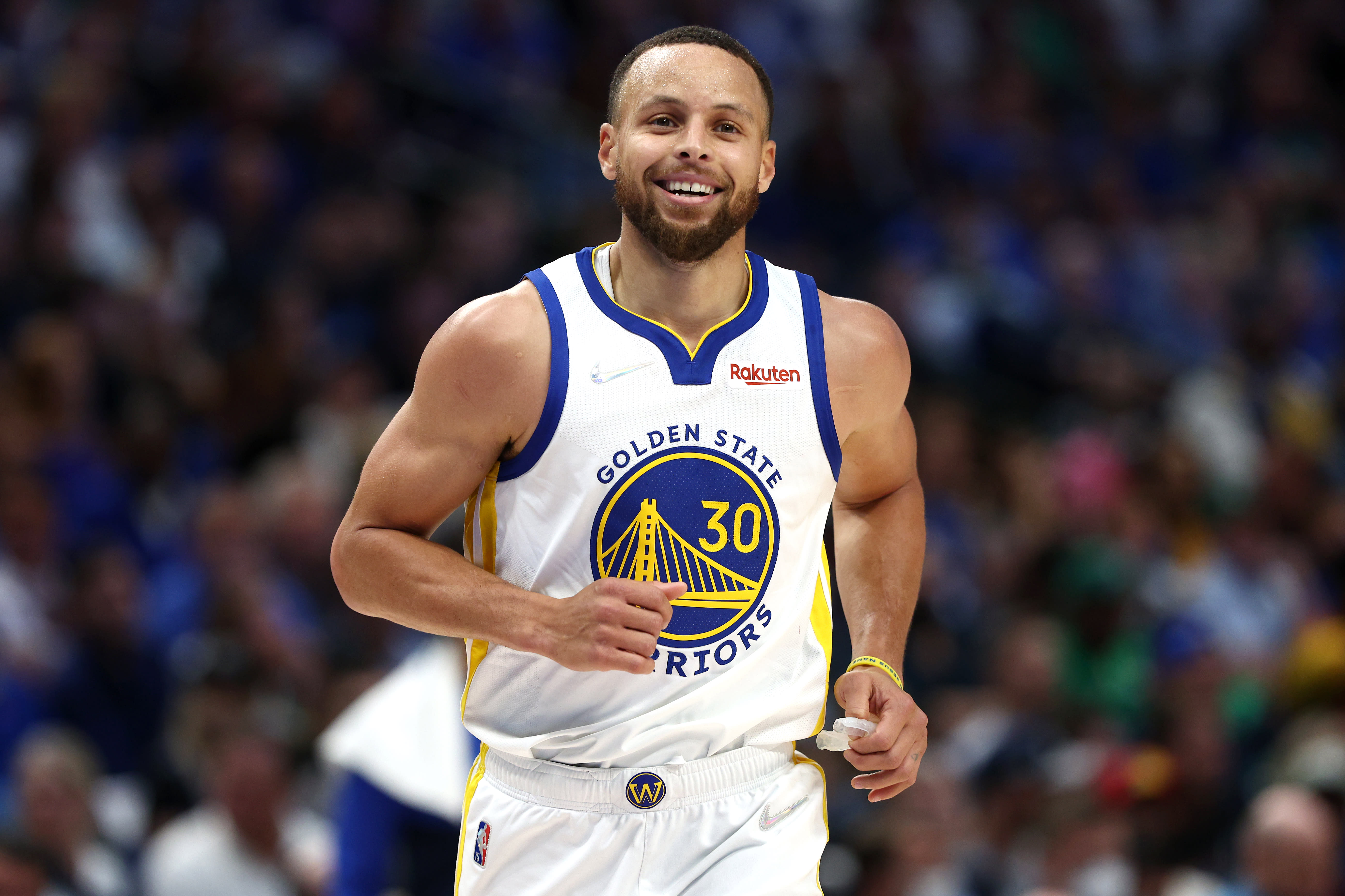 Stephen Curry, Lakers Lead NBA Merchandise Sales in First Half of 2025-26 Season