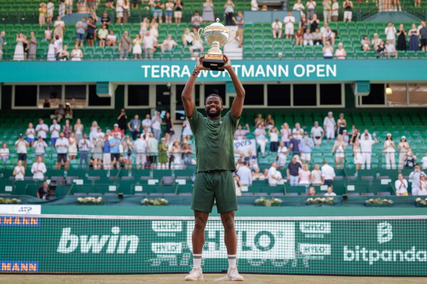 Frances Tiafoe Beats Taylor Fritz to Claim Halle Title in All-American Final