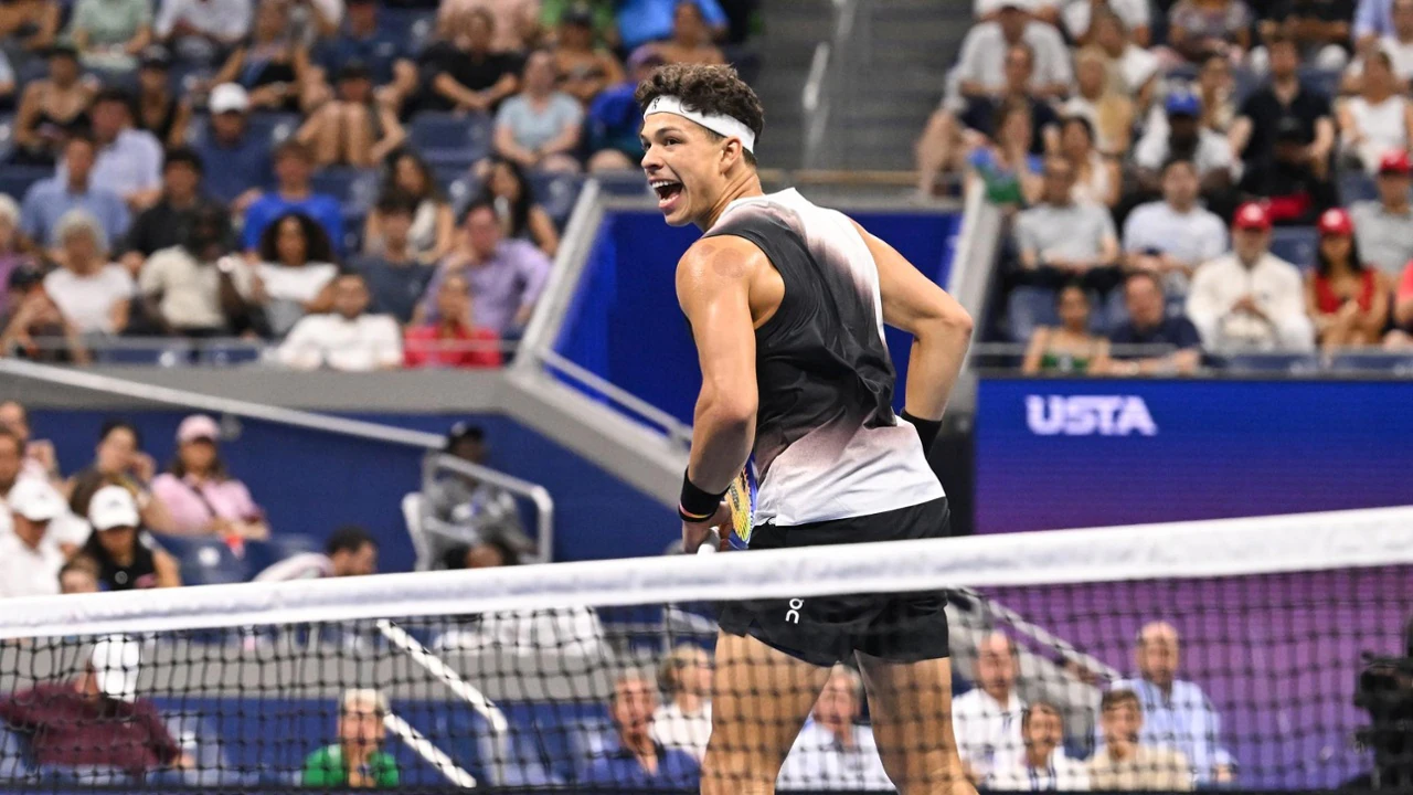 Ben Shelton Powers Past Tsitsipas to Set Up Alcaraz US Open Showdown