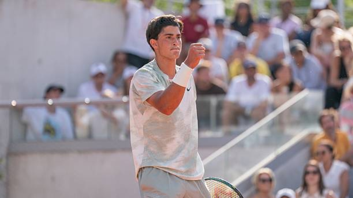 Teen Sensation Federico Cinà Makes Grand Slam History at Roland Garros