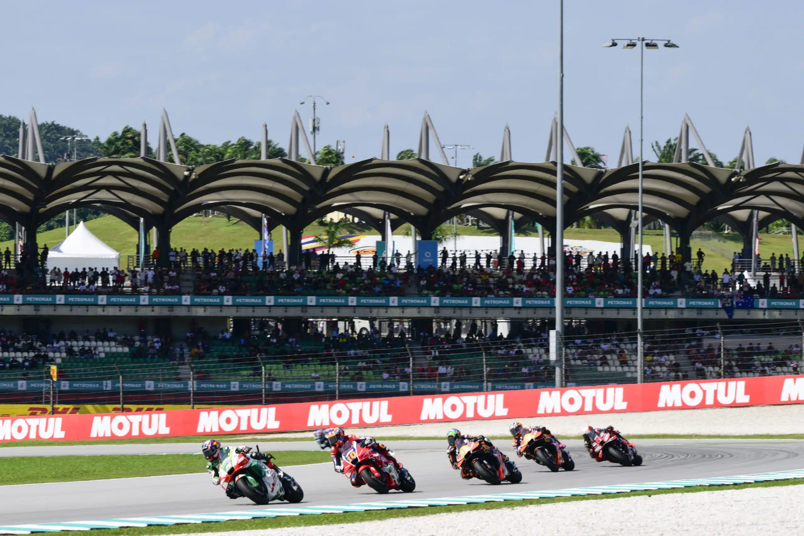 MotoGP's One-Bike Plan Sparks Paddock Concerns Ahead of 2027 Overhaul