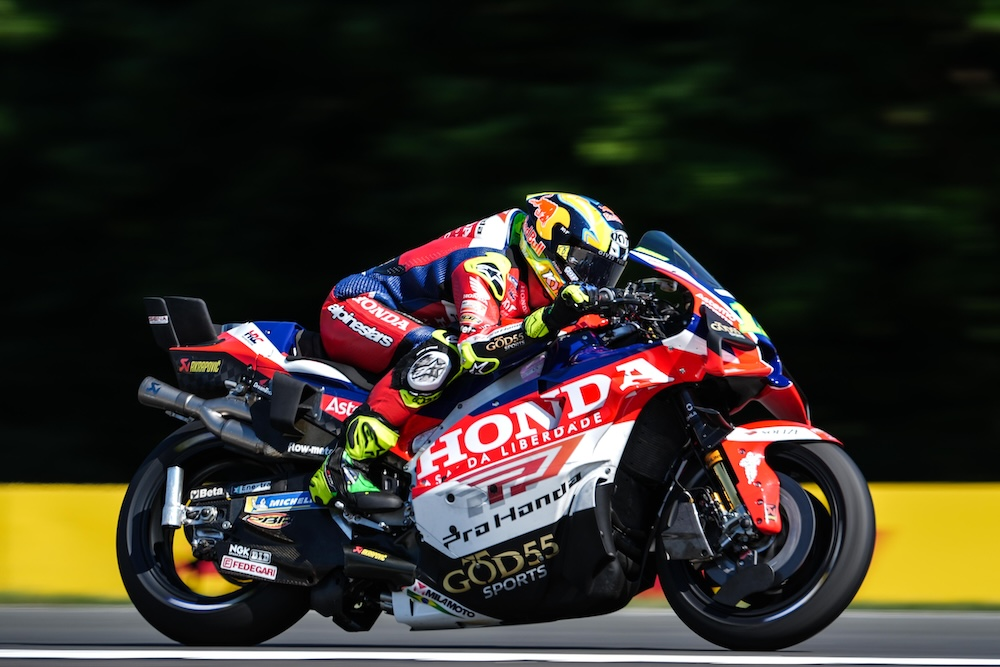 Diogo Moreira Battles Through Tyre Challenges to Secure Points in Brno