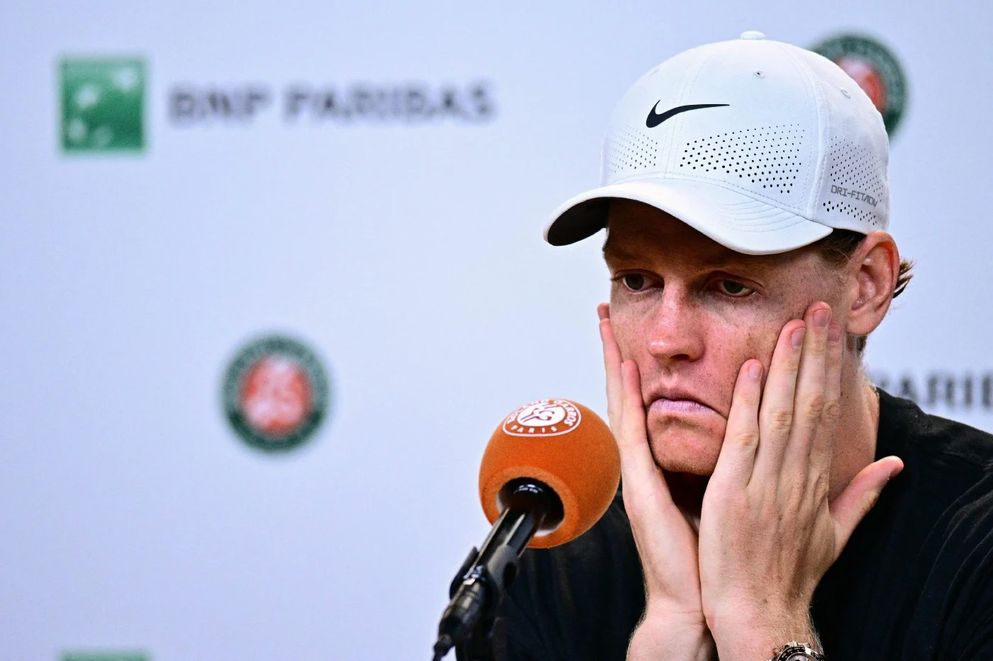 Sinner Crashes Out as Cerúndolo Stuns French Open