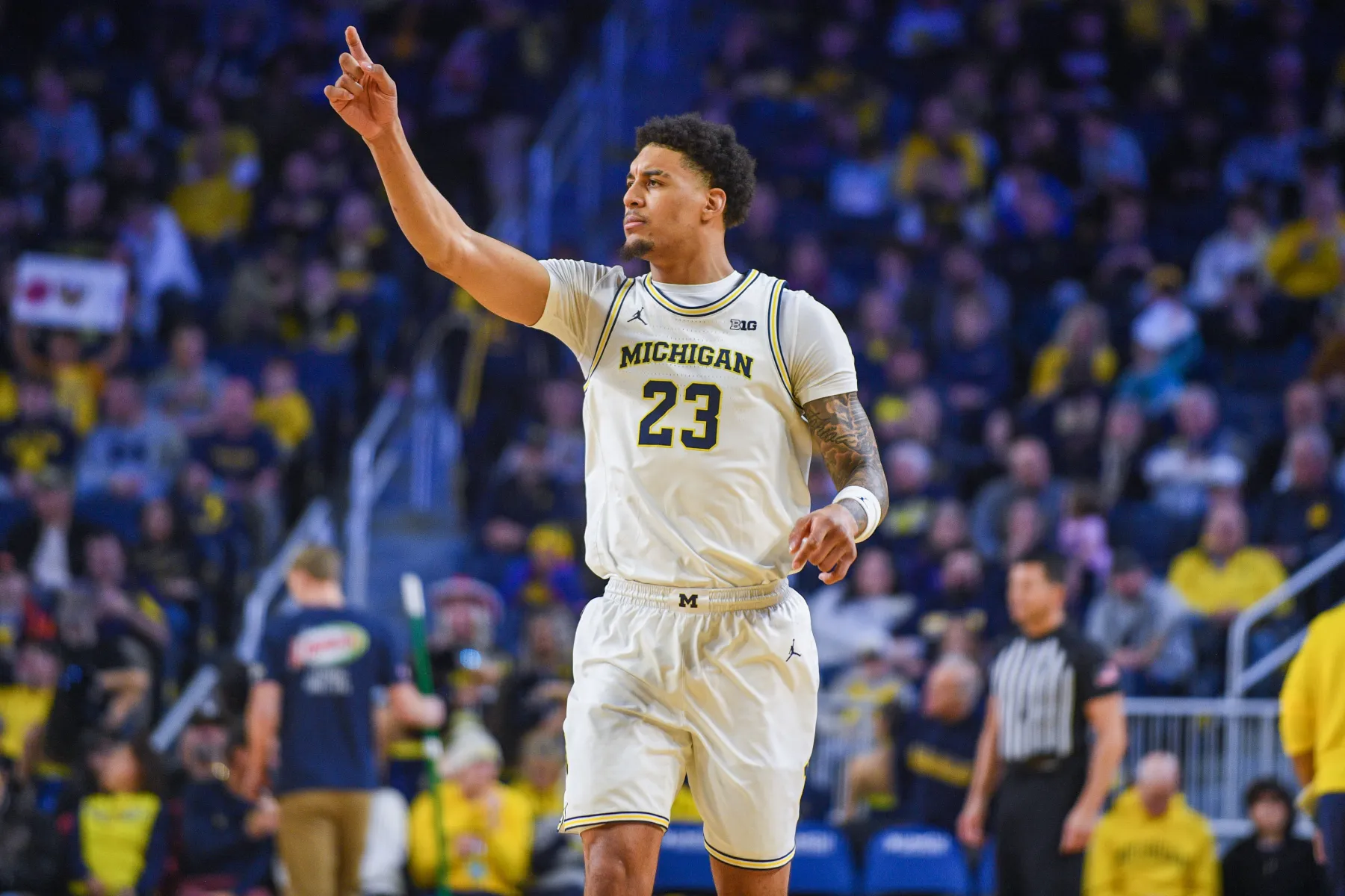 Yaxel Lendeborg Stars as Warriors Cruise Past Lakers in California Classic Opener