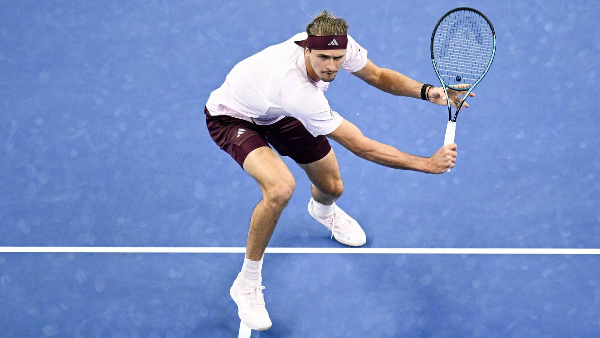 Alexander Zverev Cruises into Shanghai Masters Semi-Finals with Dominant Win