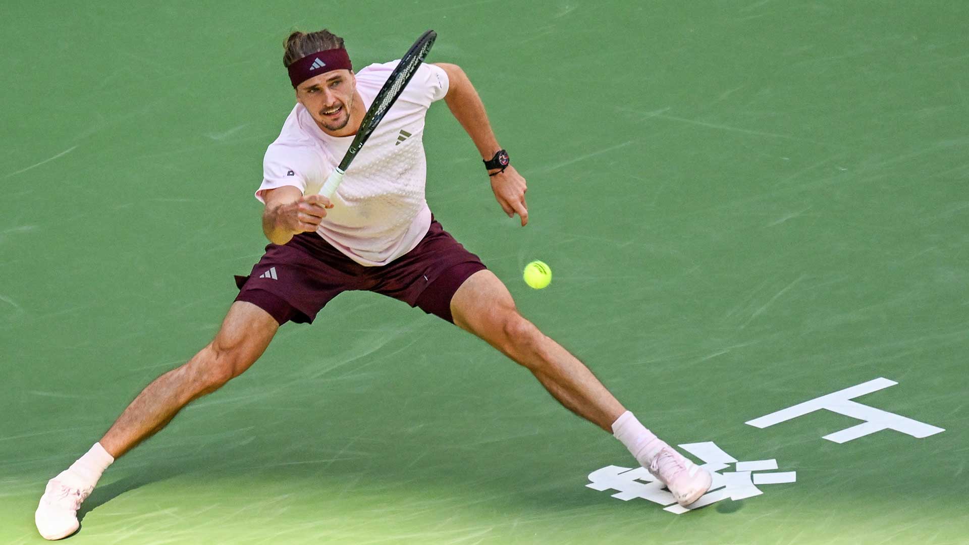 Zverev Battles Past Bublik Despite Ankle Trouble to Reach Shanghai Quarter-Finals